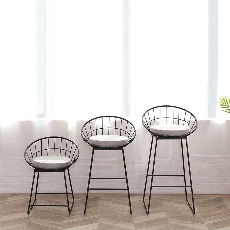 Modern Footrest Counter Bar Stool Bucket Low Back Bar Stool for Coffee Shop