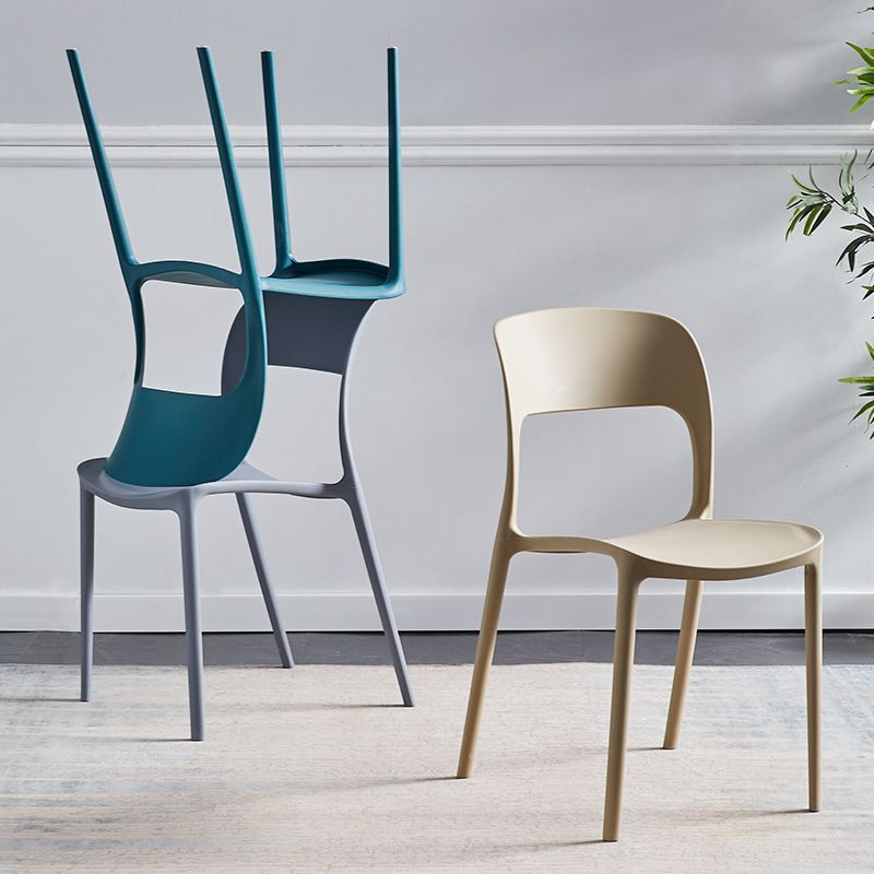 Chaises d'appoint empilables en plastique Chaise de salle à manger sans accoudoirs à dossier ouvert (Ensemble de 4)