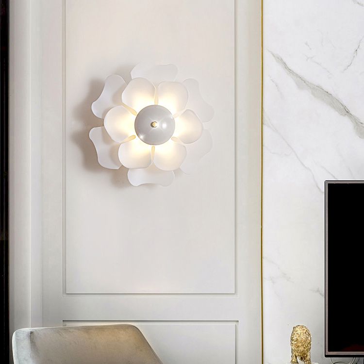 Nordic Style Flower Shape Wall Lamp Indoor Fashion Decoration Wall Sconce with Acrylic Shade