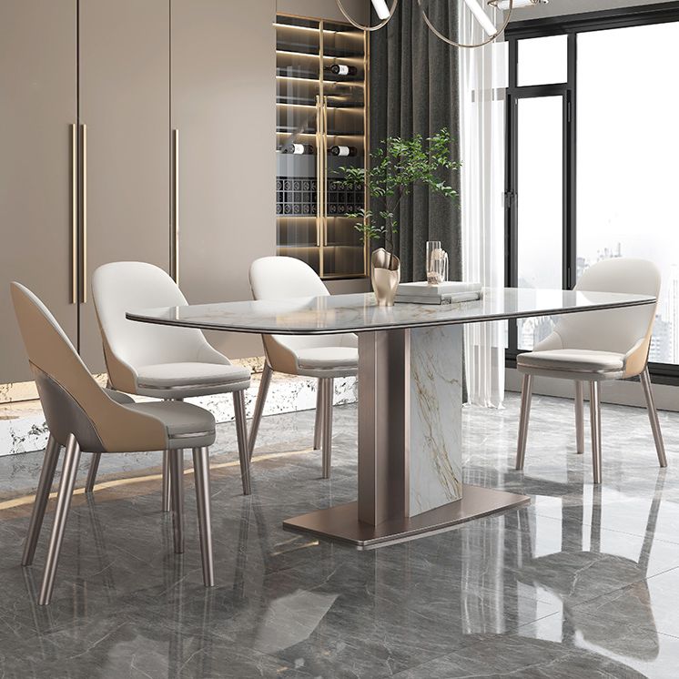 Mesa de comedor de piedra sinterizada de lujo con pedestal de metal en oro rosa