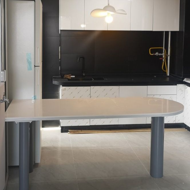 Freiform-Esstisch im minimalistischen Stil, fester Weißton-Tisch mit 3 Beinen