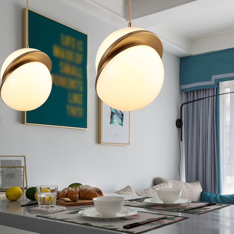 Lampe suspendue en bronze en acrylique dans un style artistique moderne électroplate Copper Globe Pendant Light