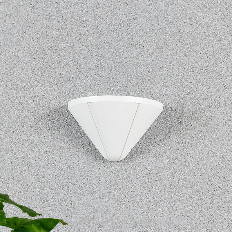 Single Modernism Black/White Wall Mounted Sconce Statement LED Wall Light