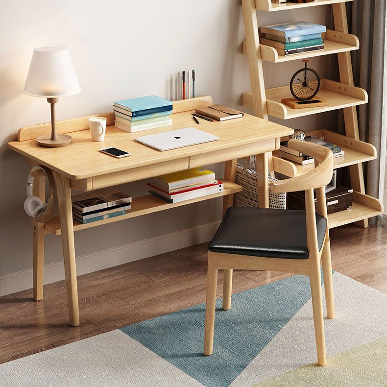 Sedia da sala da pranzo naturale appettata scandinava.