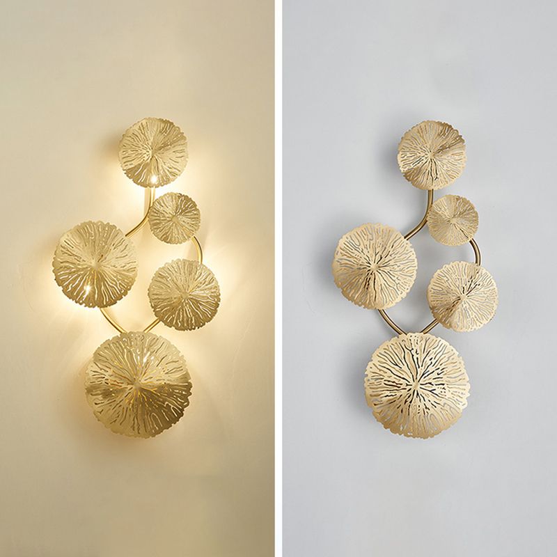 Luz de pared de metal de forma única Luz de pared de múltiples luces de estilo moderno en oro