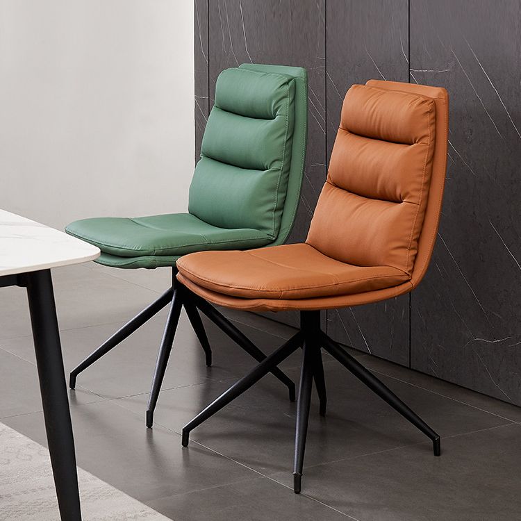 Sillas laterales tapizadas con silla de comedor sin brazo de cuero con patas de metal