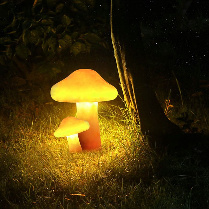 Resin Mushroom Shaped LED Lawn Lighting Artistic Yellow Stake Light for Courtyard