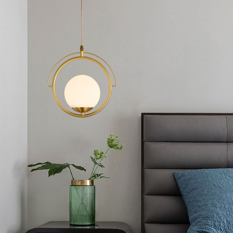 11.5 "Diameter Brassring Eenmalige lichtophanging Lamp Witglas Balschaduw Moderne stijl Verlichtingsarmatuur voor slaapkamer