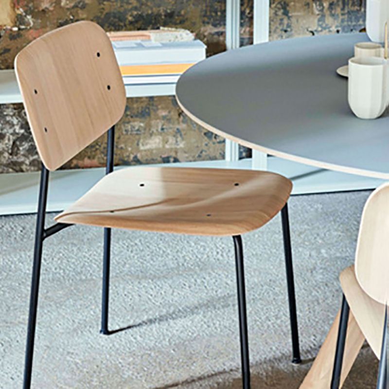 Chaise d'intérieur industrielle avec dossier ouvert en bois et pieds en métal, chaise de salle à manger