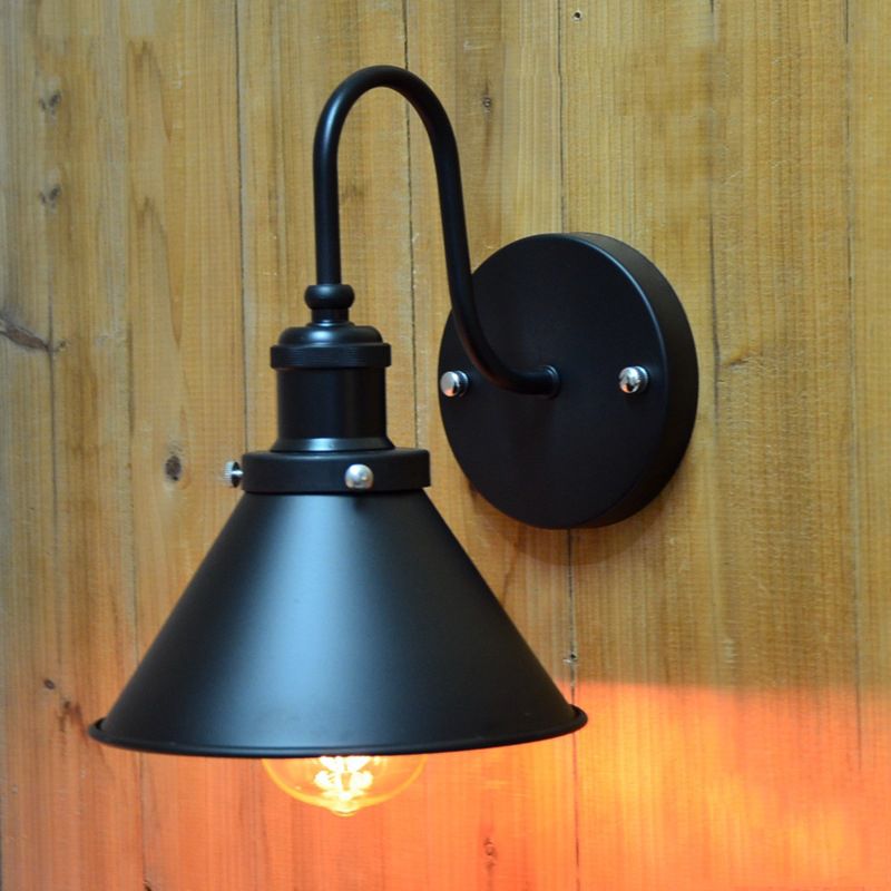 Gouslandeck Metallic Wall Sconce met kegelschaduw vintage 1 lichte gang wandmontage in zwart