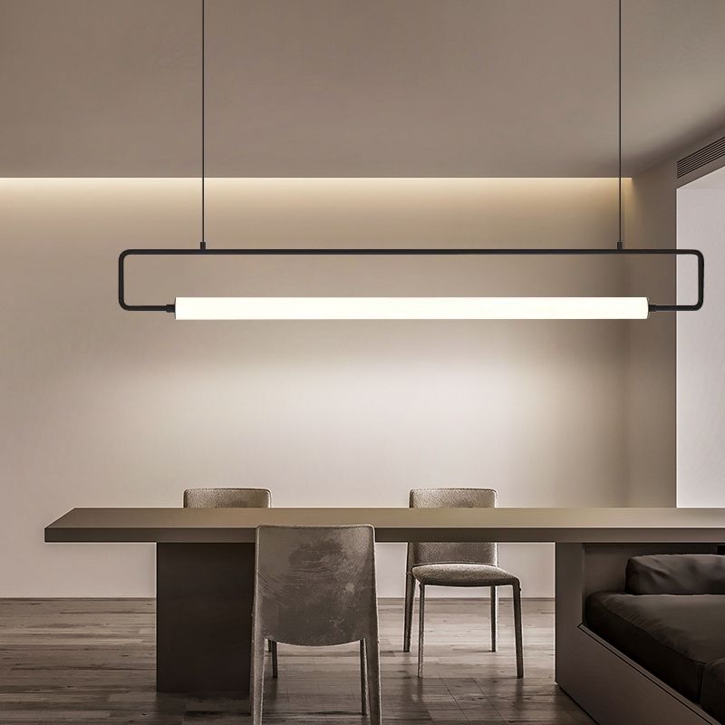 Rettangolo di metallo sull'illuminazione dell'isola moderna lampada sospensione a soffitto a led sul tavolo da pranzo