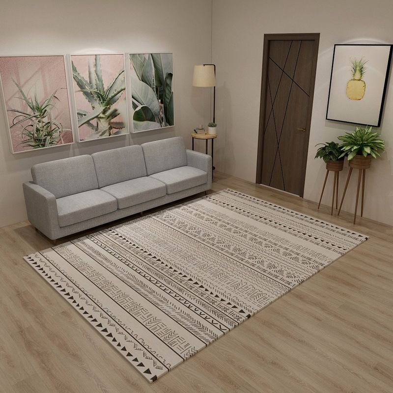 Black Retro Rug Polyester Graphic Rug Washable Indoor Rug for Living Room