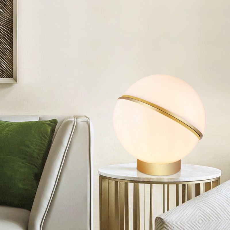 Spotage Semiball Metal Night Table Lampe simplicité Verre de lait 1 Light Gold Tablette de nuit pour le salon