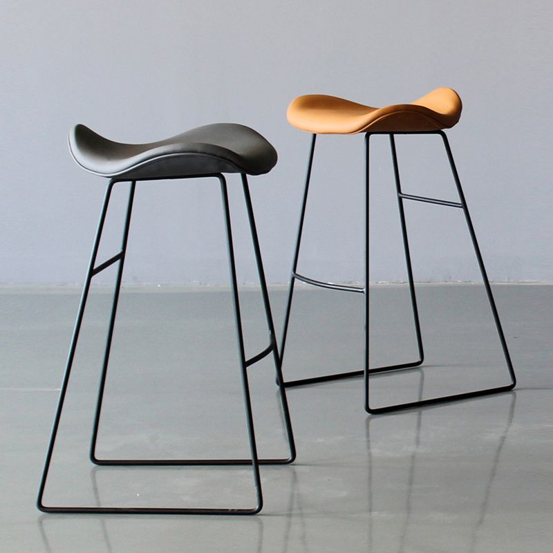 Black PU Leather Barstools Industrial Low Back Bristol Counter Stool with Saddle Seat