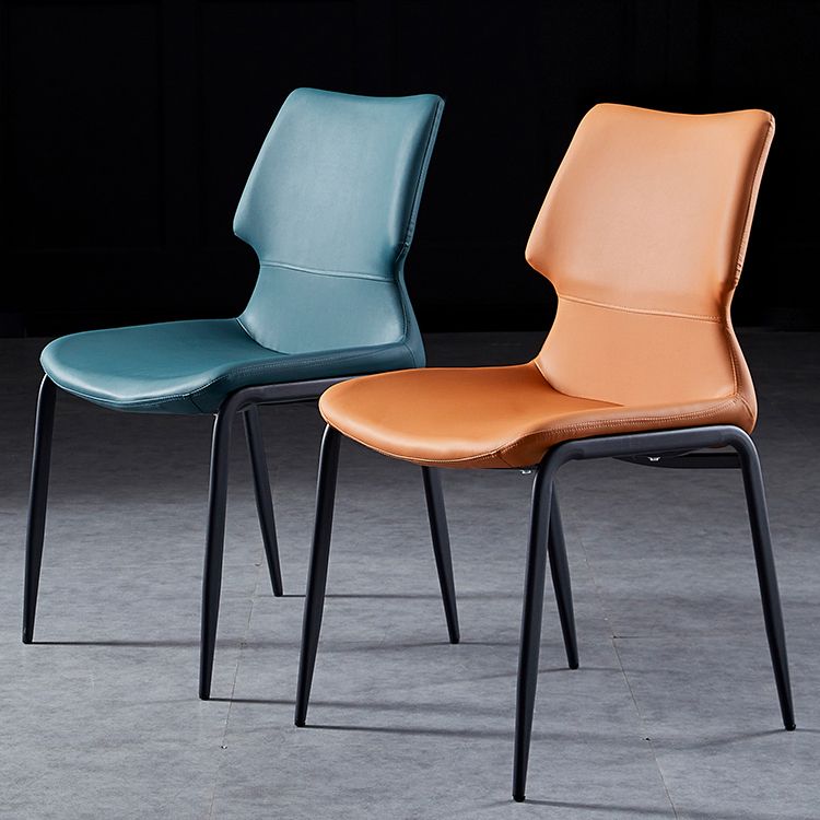 Chaises de salle à manger en cuir de style contemporain chaises sans bras avec des jambes en métal