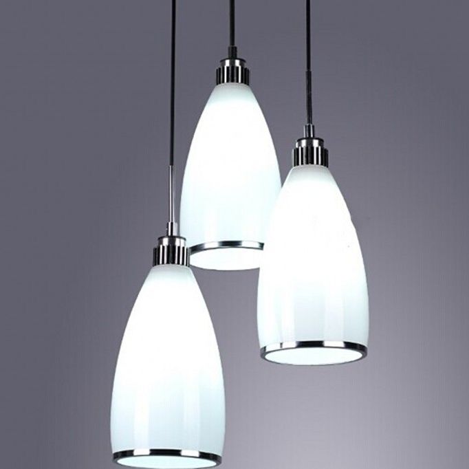 Luce a sospensione cromata minimalista a 3 luci a ciondolo di vetro opale satinato per sala da pranzo