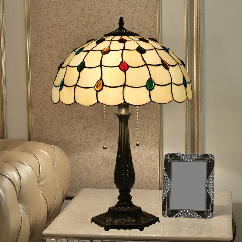 Table perlé Light Tiffany Style Treated Verre 1 Light Antique en laiton de nuit pour le chevet