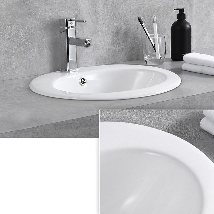 Traditional Wash Stand Oval Shape Porcelain with Pop-Up Drain Vessel Bathroom Sink