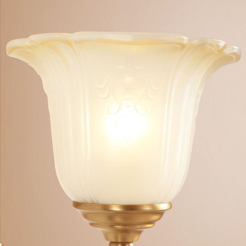 Mémorloqueur Curbe Curved Sconce Style classique 1/2-Bulb Bedroom Wall Lampe With Opal Glass Petal Shade