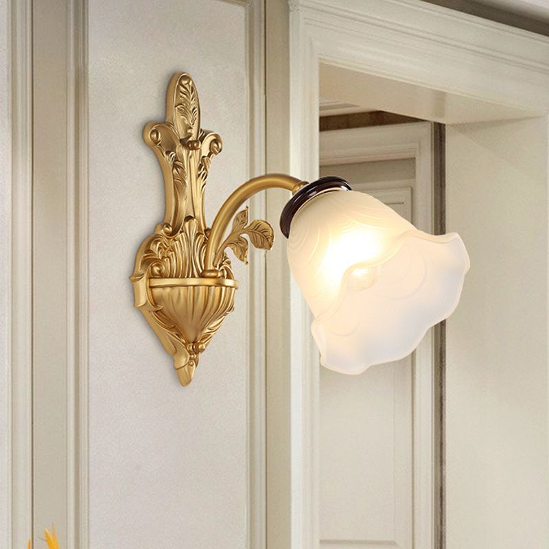 Milk Glass Bell Muro Light Sconce Vintage Elegante Lampada a monte del corridoio da 1 a 2 teste in ottone