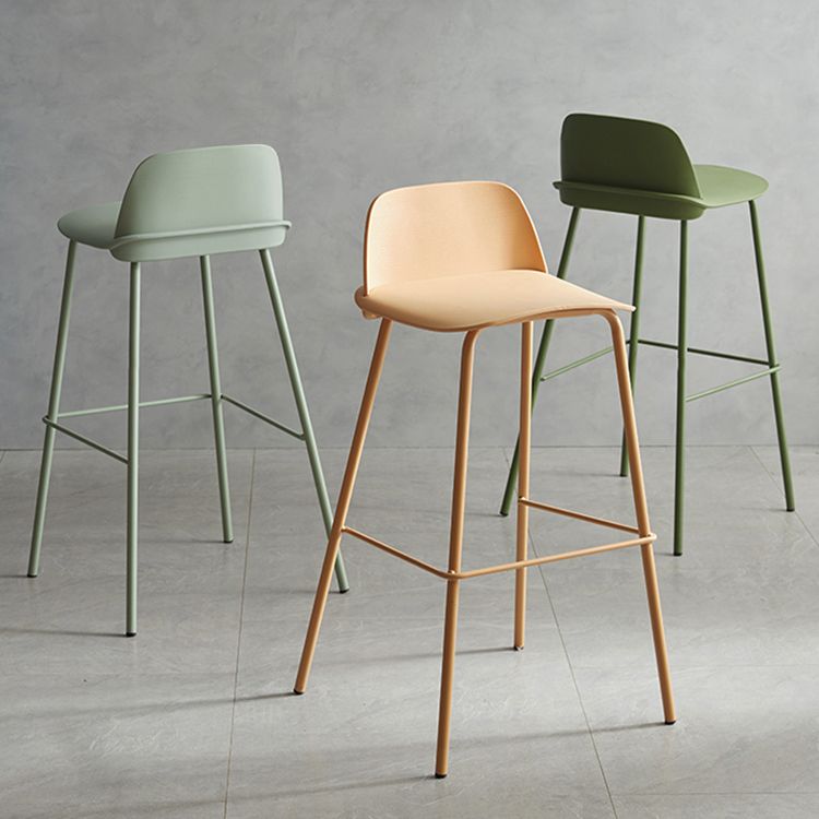 Modern Style Bar-stool Plastic Counter Bar Stool with Metal Legs for Home