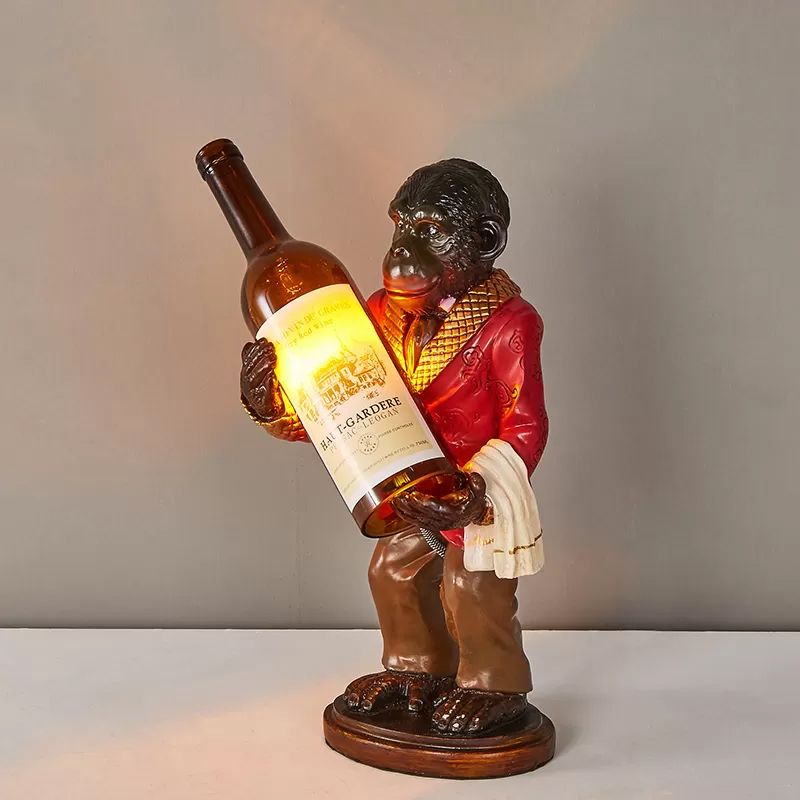 1-Licht-Schreibtischlampe Retro Gorilla Halten Weinbernglas Nachttischbeleuchtung in Rot/Gold