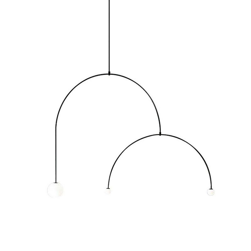 Semplicità 3 luci lampadario lampada a sospensione ad arco nero con sfera di vetro bianco
