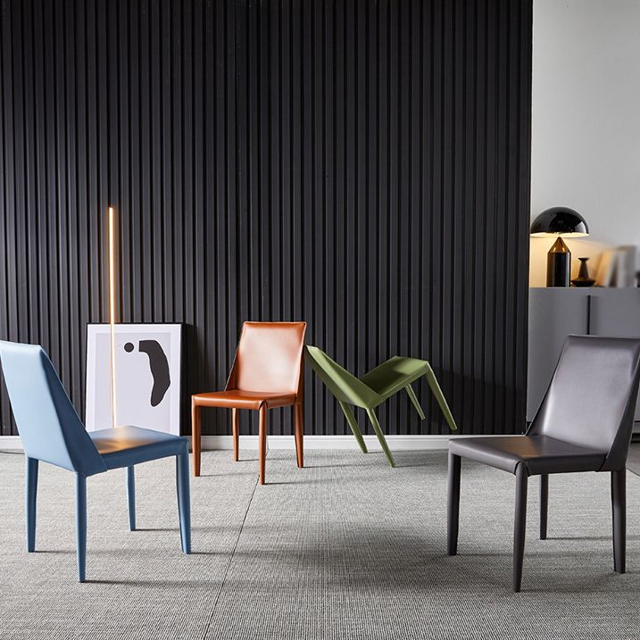 Chaise d'appoint en cuir de selle de restaurant de style design, finition mate, chaise de salle à manger Parsons