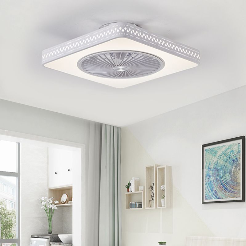 Weiße ausgehöhlte Lüfterlampenleuchte moderne LED-Metall-Halbblüte für Schlafzimmer