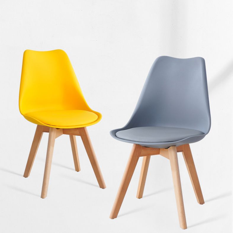 Sala da pranzo in stile glam sedia late