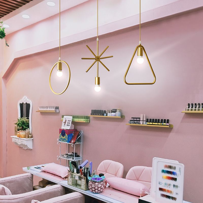 Moderna simple estilo múltiples formas colgantes de hierro 1 colgante de luz en la tienda de ropa dorada para ropa