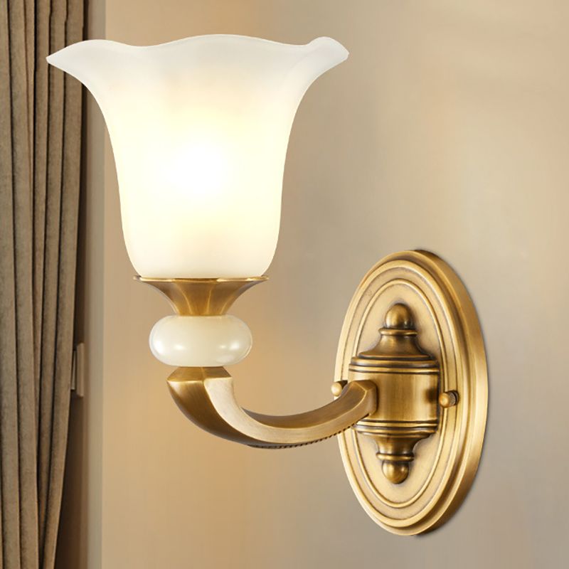 Finition en or 1/2-Bulb Lampe murale Classic Style Milky Milky Petal Mur Murce Fixture for Corridor