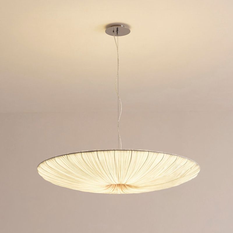 Accesorio de iluminación de suspensión redonda de seda beige moderno luz colgante para sala de estar