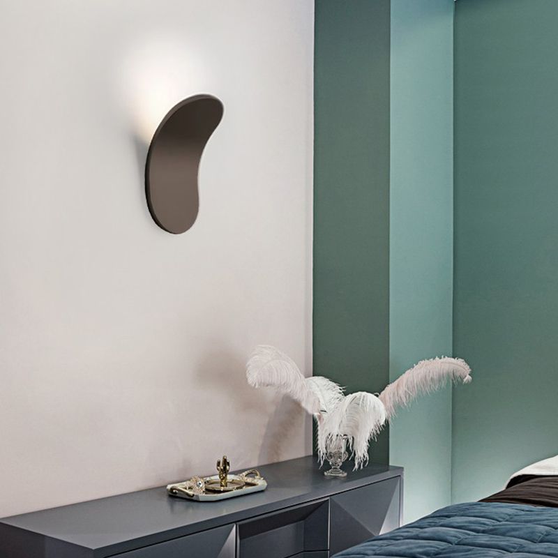 Contemporary Single Black/White Wall Mounted Sconce LED Metal Wall Light