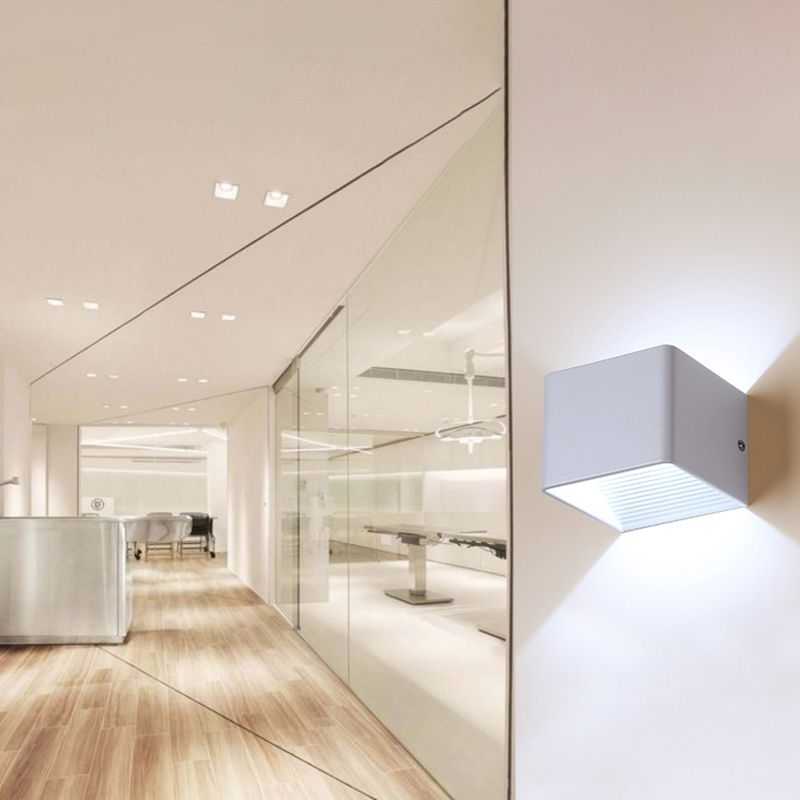 Moderner minimalistischer Stil nach oben und unten LED Wandleuchte Metal 2 Lichter Wandleuchten für Außenwand