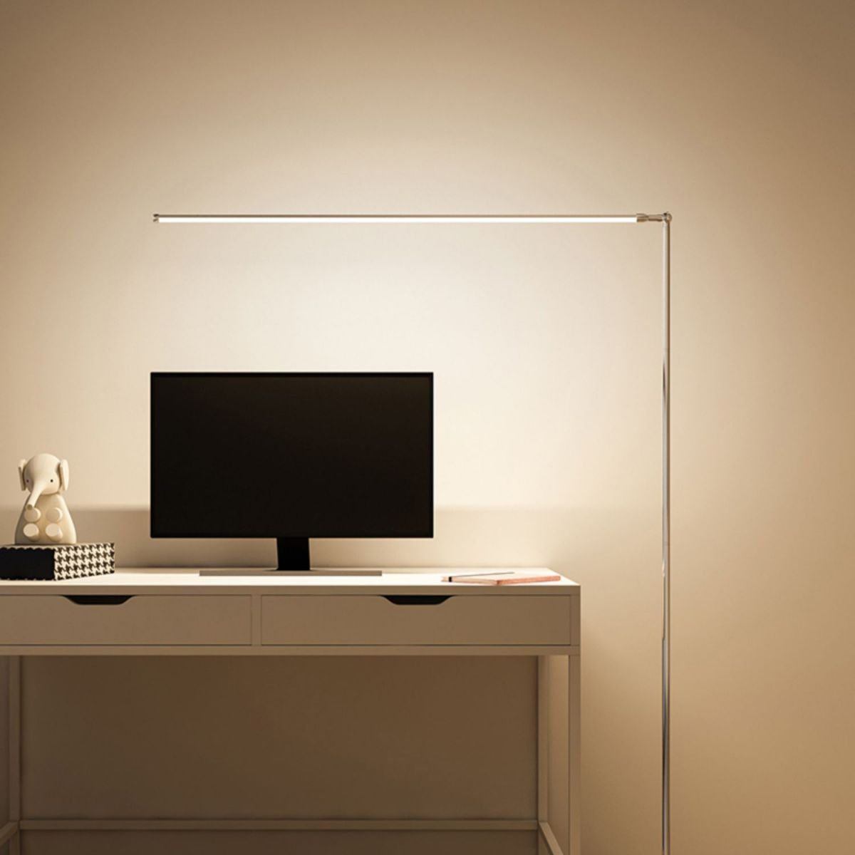 Lámpara lineal moderna de metal de 59 "Luz de piso blanco de altura para sala de estar