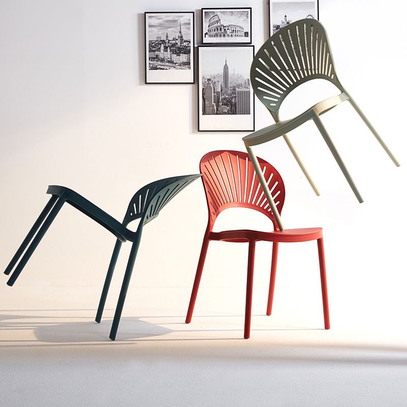 Chaise latérale arrière en plastique moderne Windsor 33" H dinant la chaise pour le restaurant