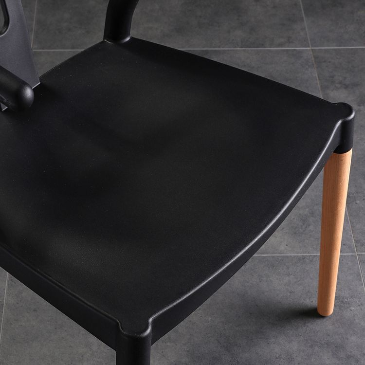 Sedia moderna del braccio braccio di faggio con finitura opaca sedia da pranzo in plastica