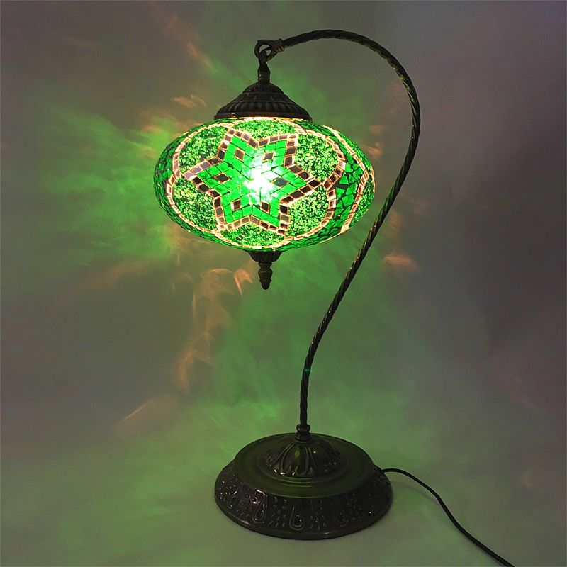 Decoratieve langwerpige nachtlicht met een enkele kop gekleurd kunstglazen tafellamp met gebogen arm in geel/blauw/groen