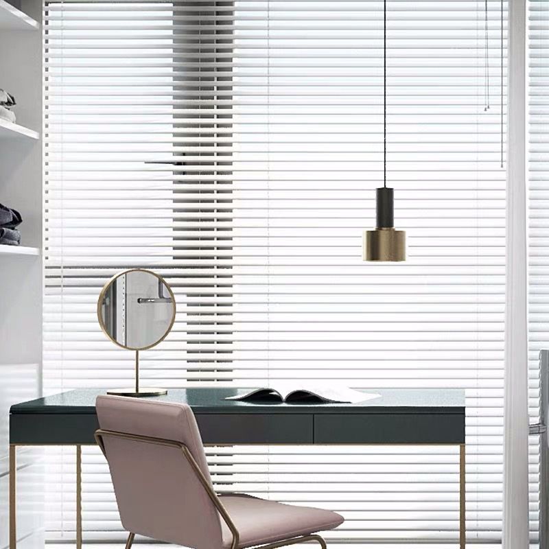 Luce a sospensione in cilindroide nera e oro in ferro battuto in ferro di lusso moderno