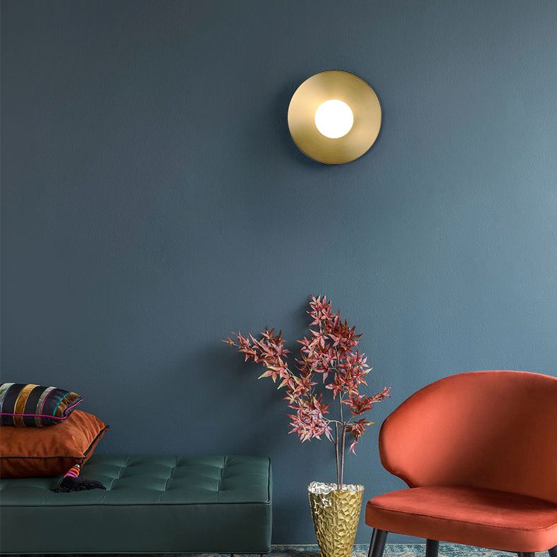 Modern Style Wall Lamp Metallic Wall Light Sconce for Bedroom