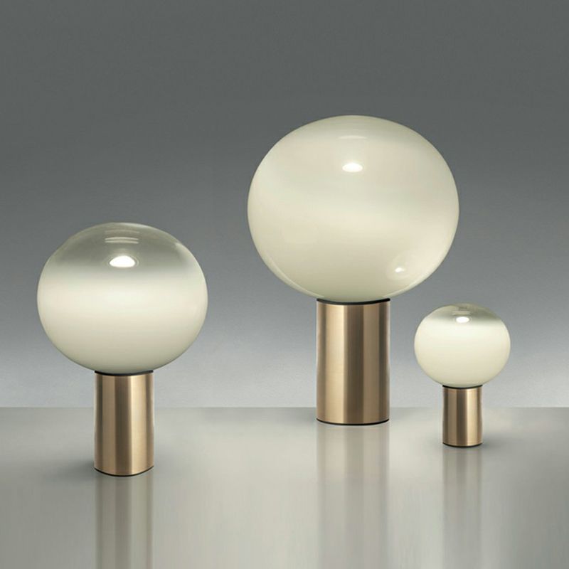 Lampada da tavolo sferica in vetro bianco satinato minimalista con 1 lampadina lampada da comodino dorata
