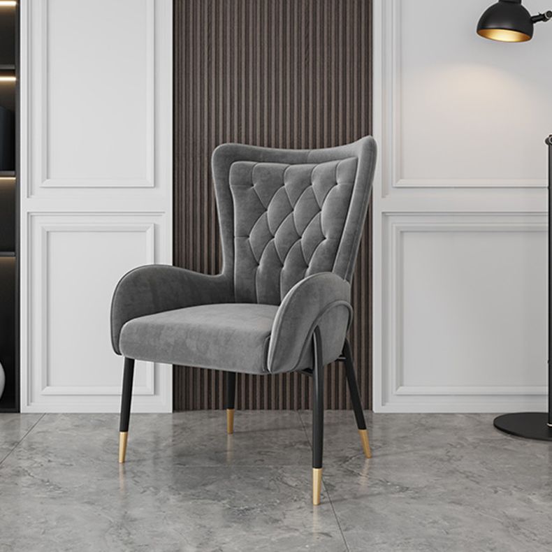El comedor del metal de Glam preside la silla tapizada del brazo lateral para el uso en el hogar