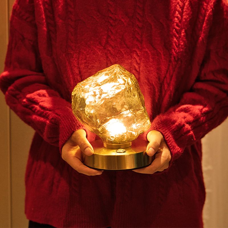 Lampada da tavolo in vetro a forma di roccia Lampada da comodino moderna con finitura dorata a 1 luce