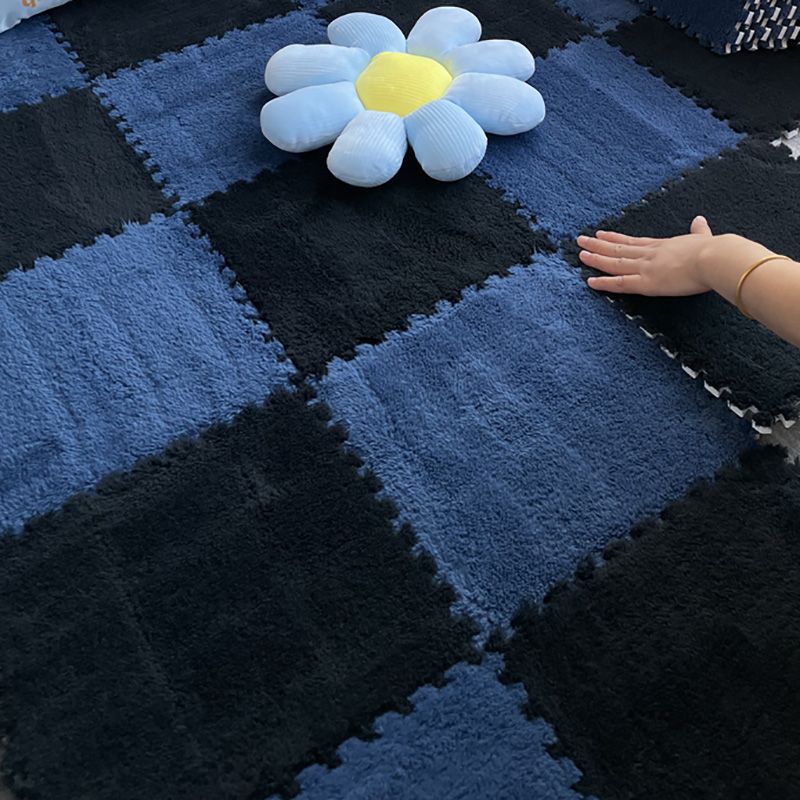 Modern Carpet Floor Tile Plush Cut Interlocking Mildew Resistant Tiles and Carpet