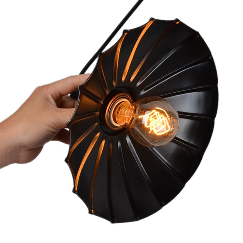 Lampada industriale a sospensione mini bulbo retrò in ottone con tonalità di piattino nero con tonalità nera