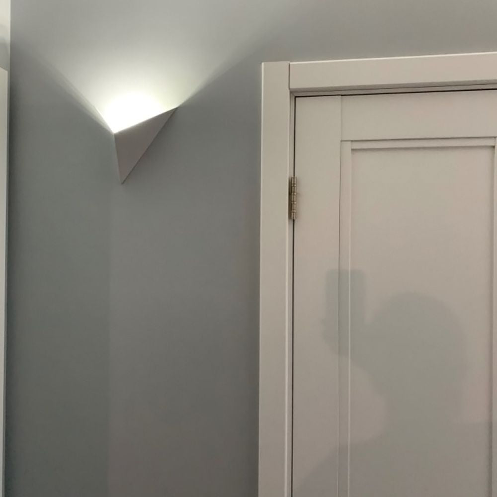 Minimalism Metal Triangle LED Sconce Lamp Modern Style Geometric Wall Mount Light for Aisle Stairs