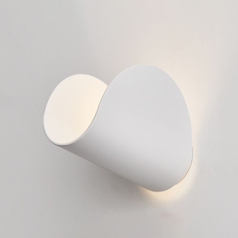 Nordic Style Metal Wall Light Geometric Shape LED Wall Sconce for Bedroom