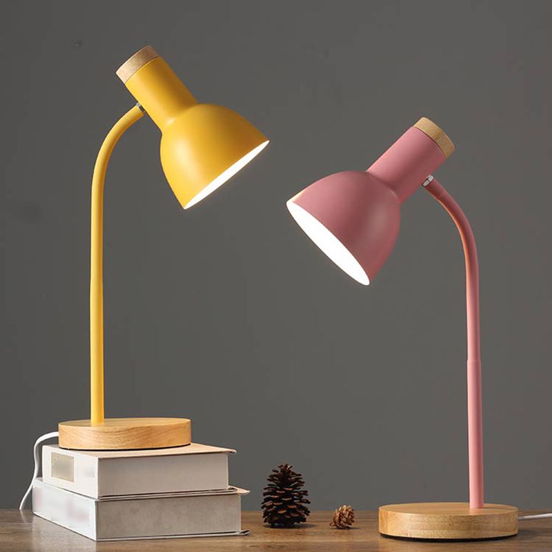 Lampada da tavolo a forma di campana in stile moderno metallico a 1 luci