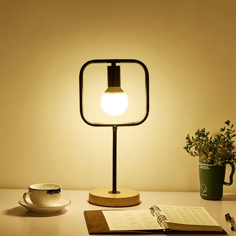 Cadre géométrique lampe de table en métal industriel Lumière de nuit de chevet simple avec base en bois rond